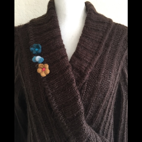 Mysterious Italian wrap style cardigan - Picture 2 of 8